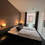 提特豪特莱特酒店 3*